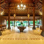1-Bedroom Suite Room 5-Minutes Walk To Beach