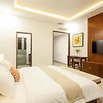 1-Bedroom Suite Room 5-Minutes Walk To Beach